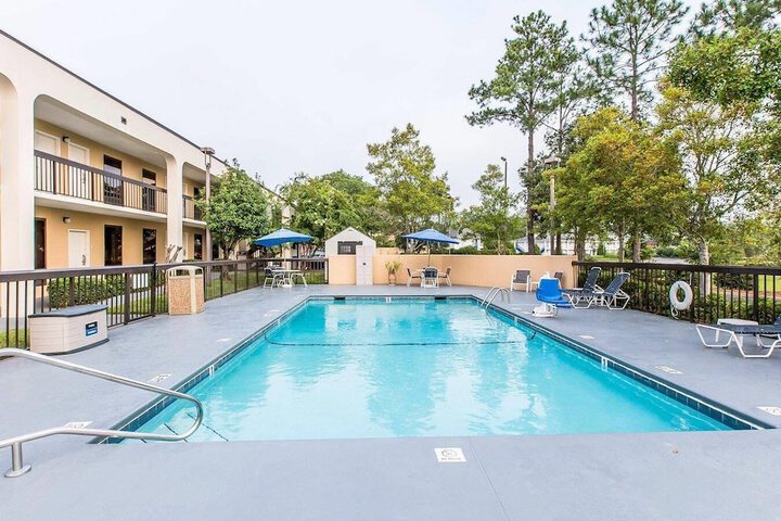 Pool 34 of 51