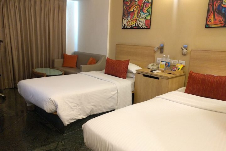 Room 9 of 33