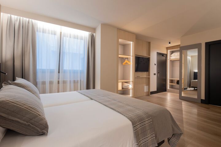 Room 5 of 38