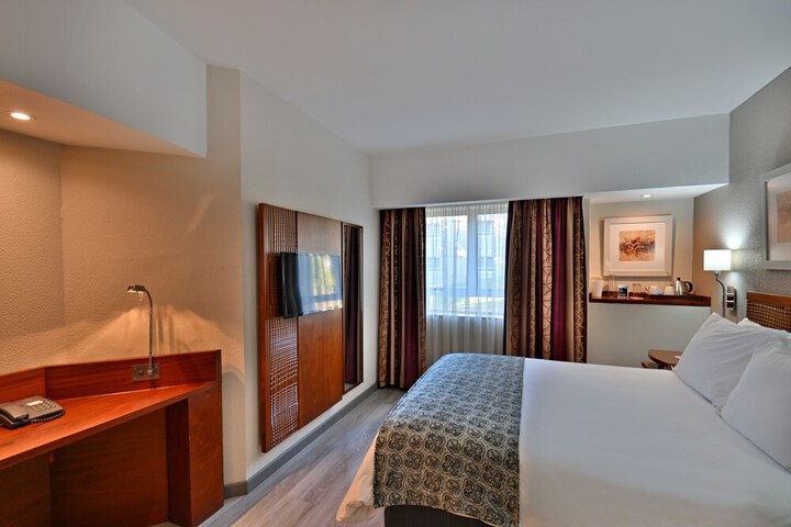 Room 4 of 34