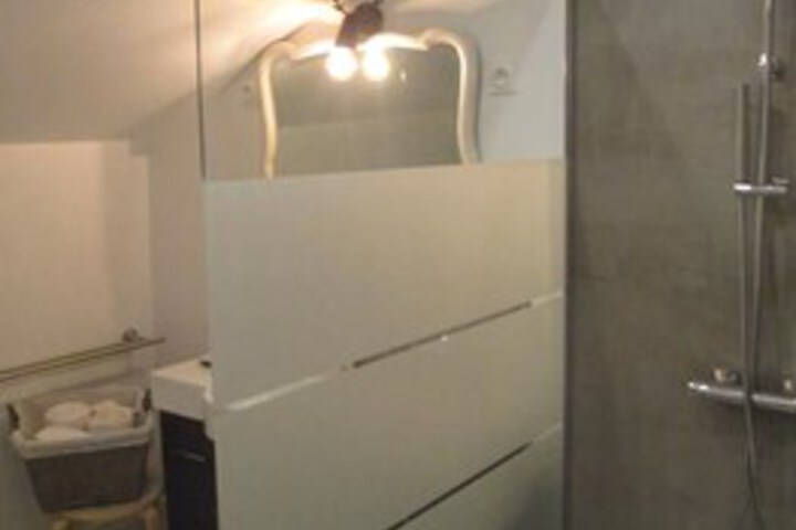 Room 2 of 40