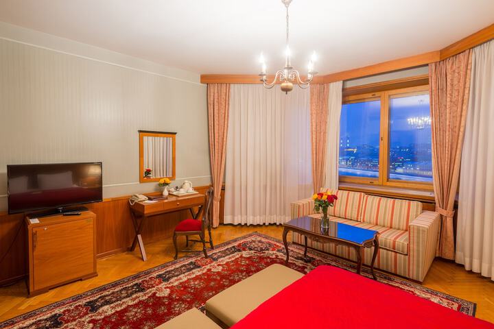 Room 52 of 113
