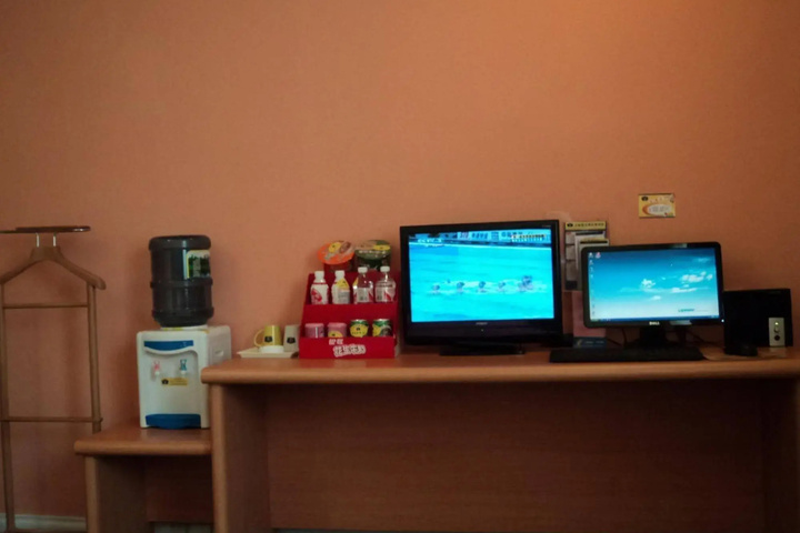 Room 3 of 8