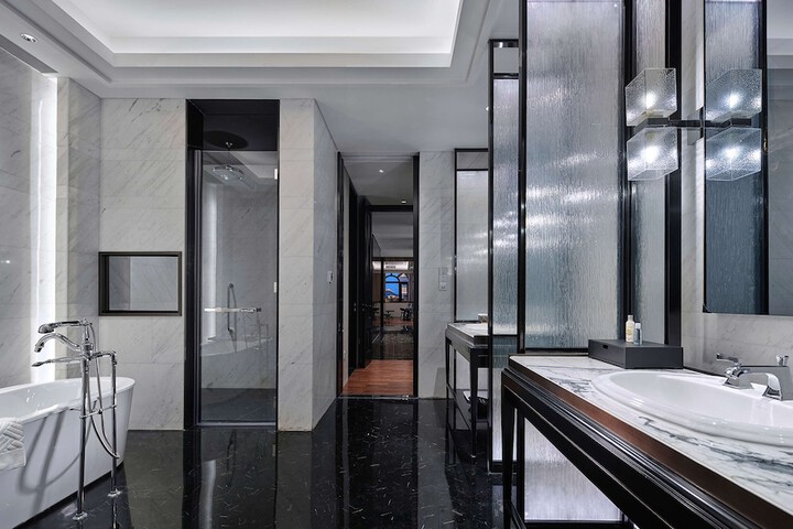 Room 42 of 65