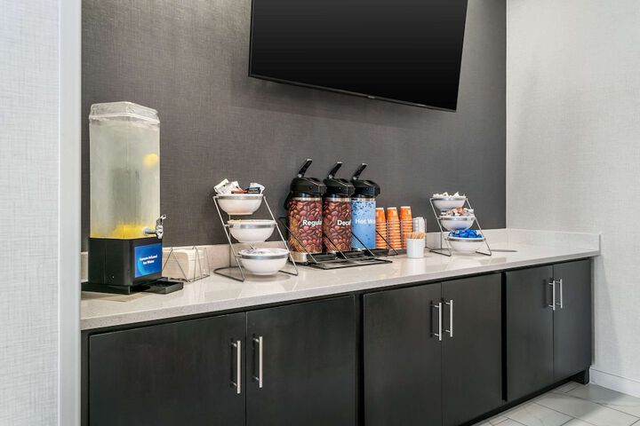 Breakfast/Coffee Service 36 of 44