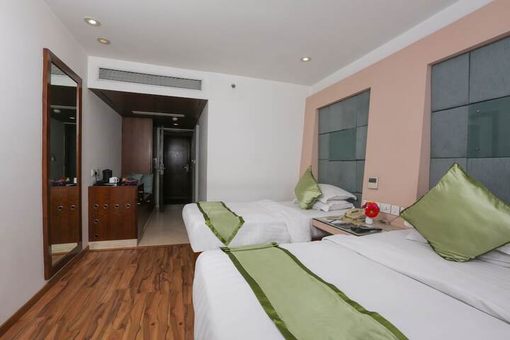 Room 15 of 32