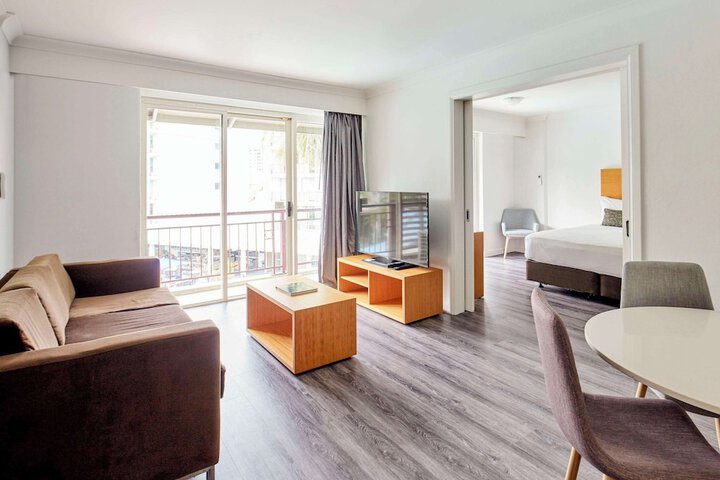 Room 25 of 106