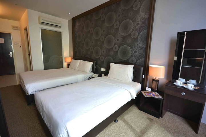 Room 5 of 48