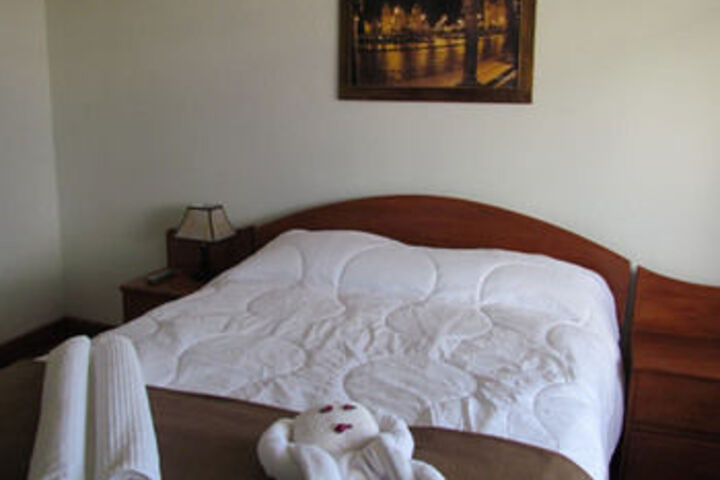 Room 8 of 34