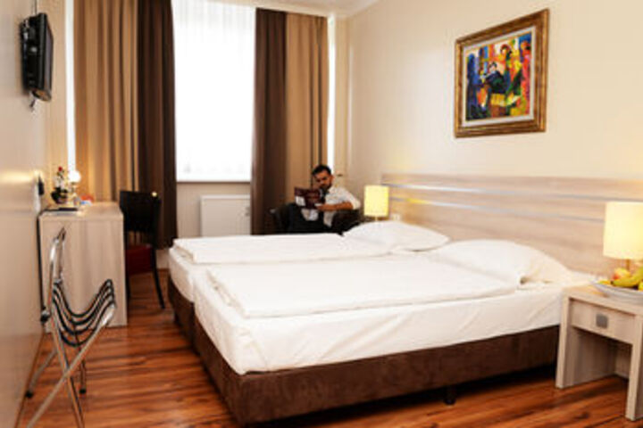 Room 42 of 81