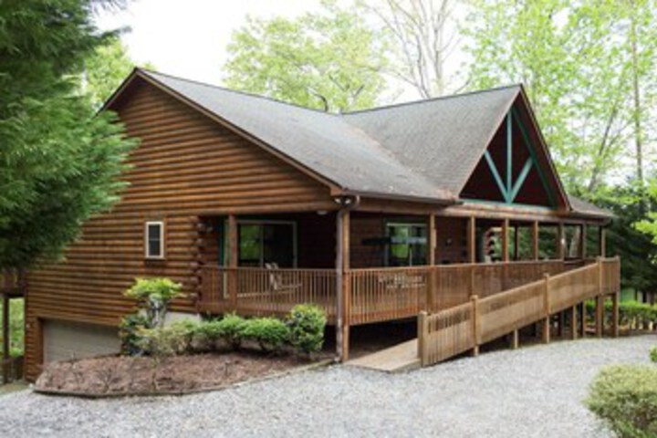 Exterior of The Bears Den