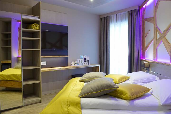 Room 25 of 93