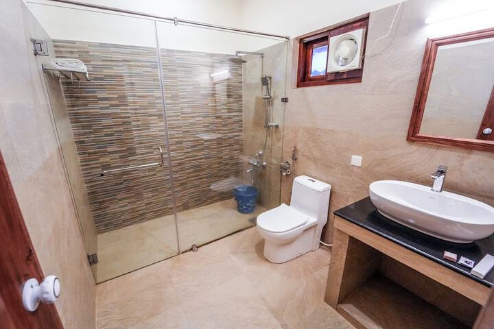 Room 3 of 53