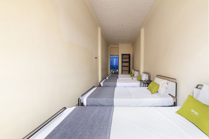 Room 6 of 9