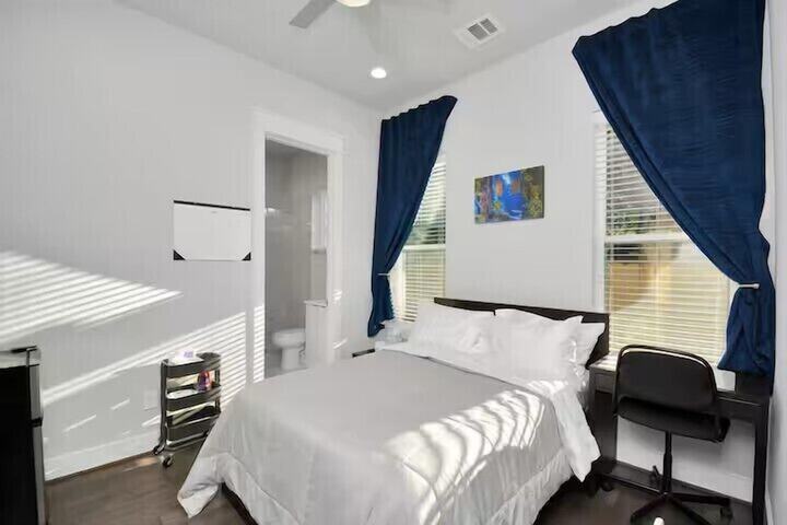 Room 5 of 34