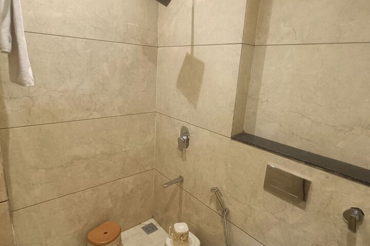 Room 5 of 19