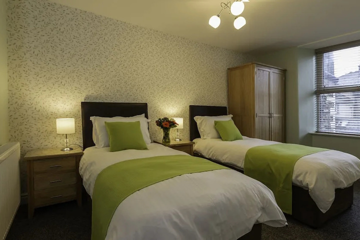 Room 2 of 8