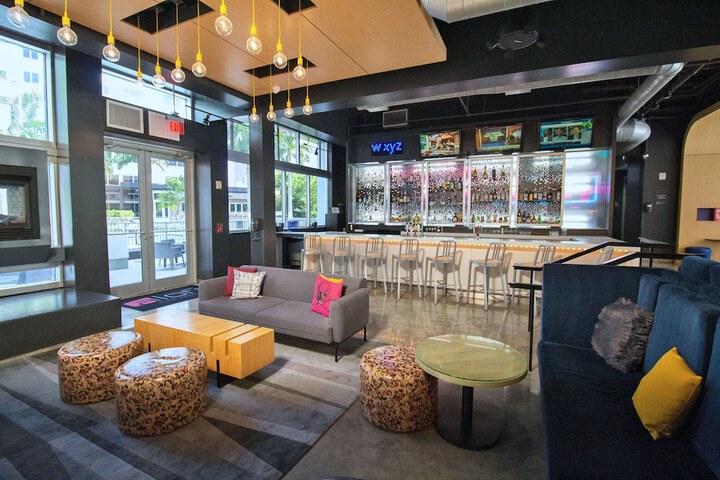 Lobby lounge