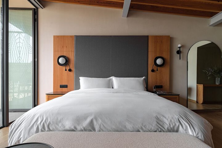 Room 42 of 98