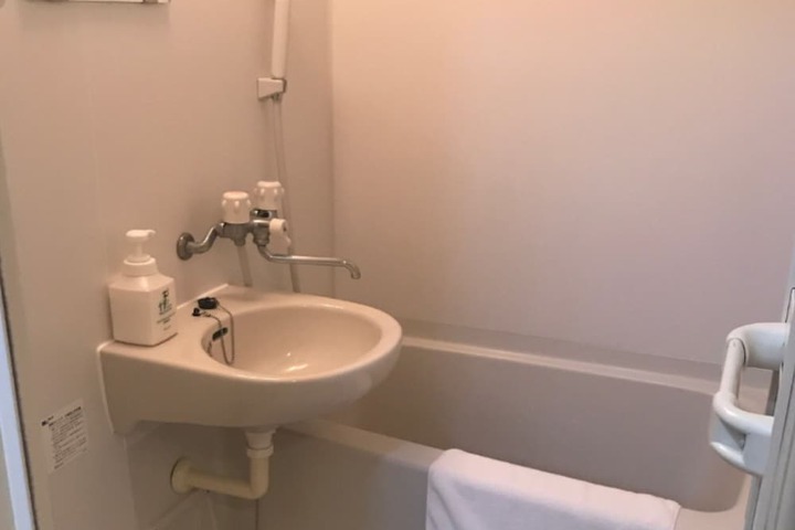 Room 115 of 191