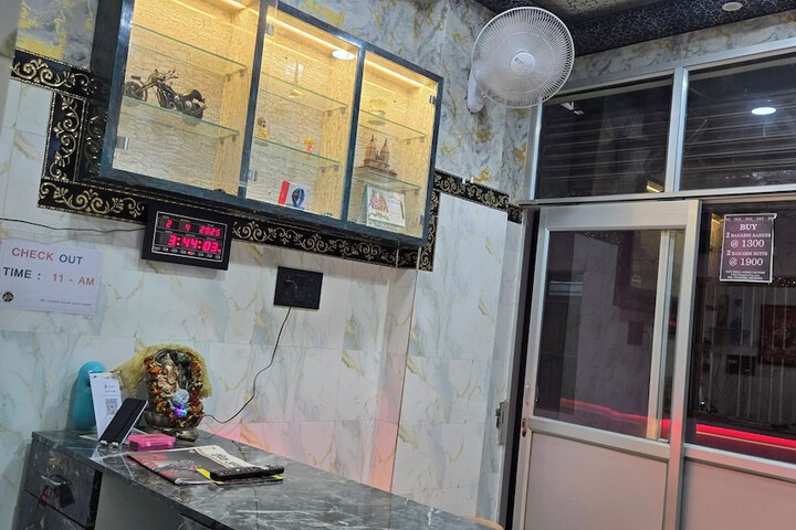 Rudra PGH - just near Temple & Ghats