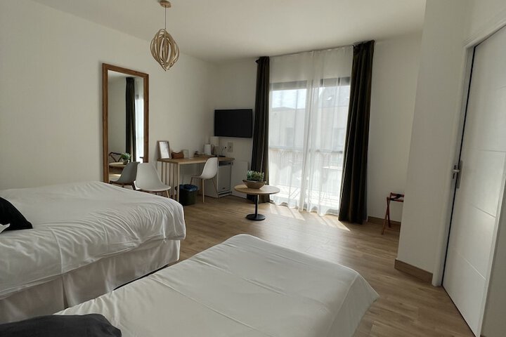 Room 14 of 83