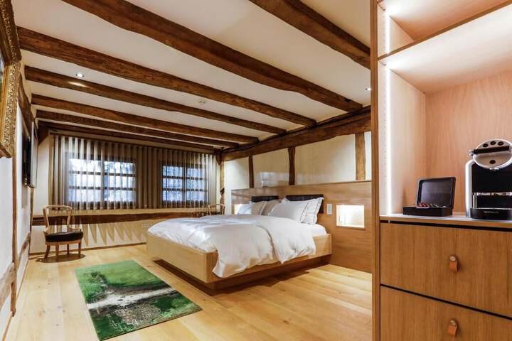 Room 5 of 46