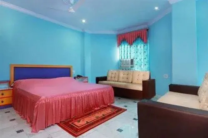Room 7 of 13