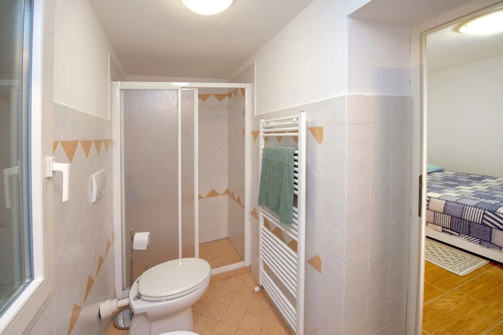 Room 8 of 17