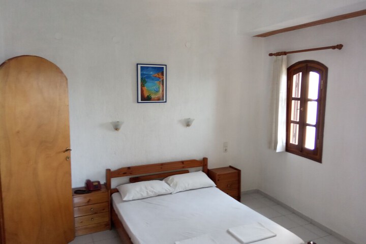 Room 8 of 33