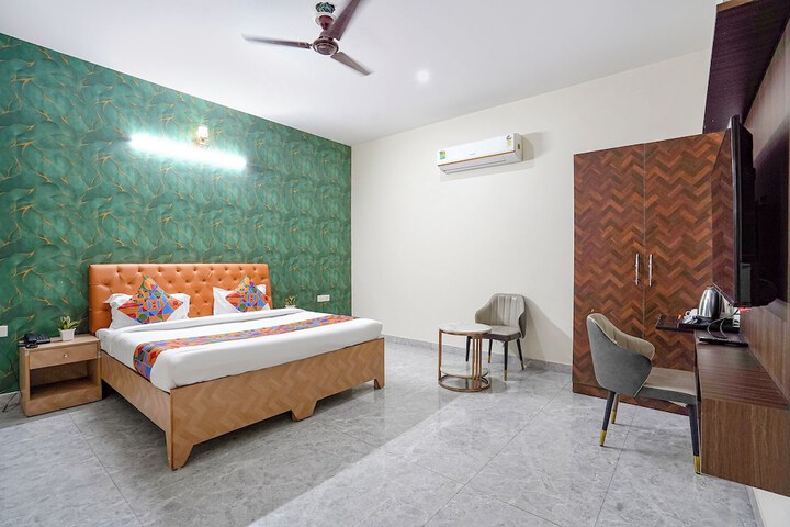 Room 15 of 44