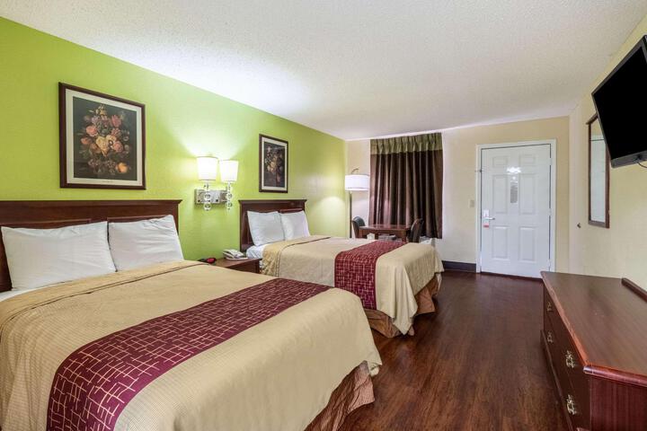 2 Double Beds (4 of 8)