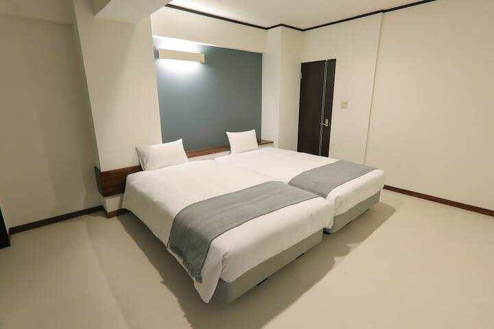 Room 27 of 130