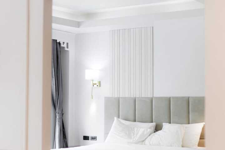 Room 33 of 86