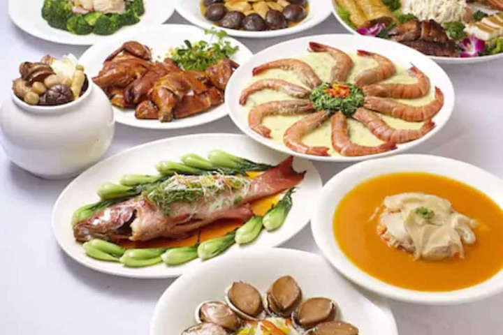 Dining 54 of 77