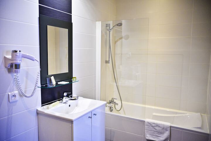 Room 12 of 18
