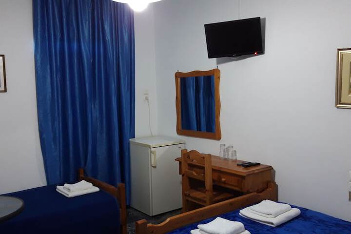 Room 11 of 76
