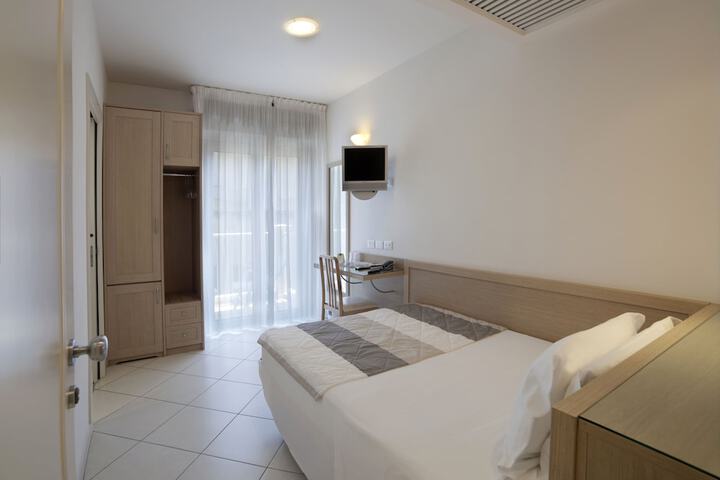 Room 10 of 70