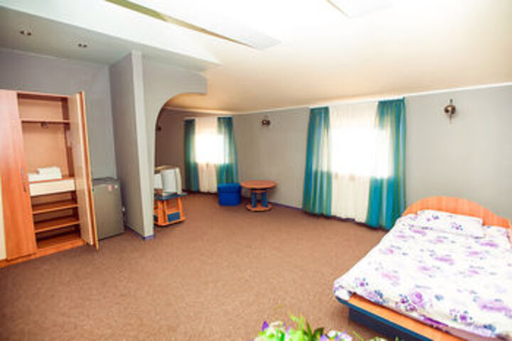 Room 17 of 28
