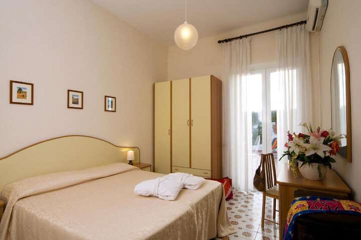 Room 4 of 70