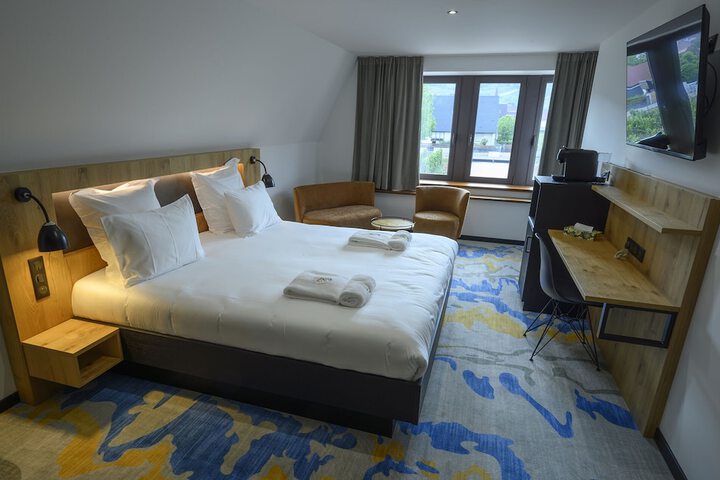 Room 3 of 217