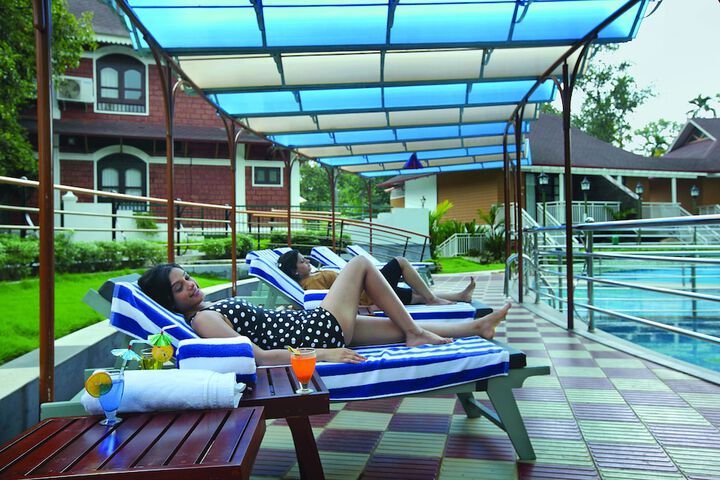 Pool Hotel
