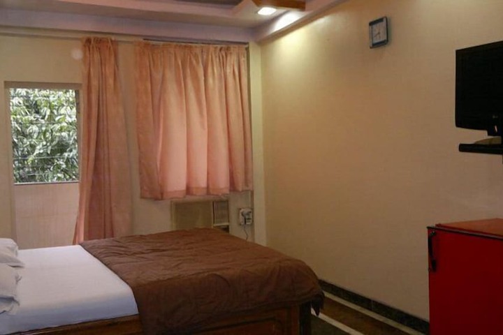 Room 4 of 24