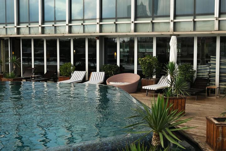 Pool 110 of 204