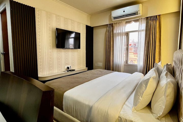 Room 28 of 67