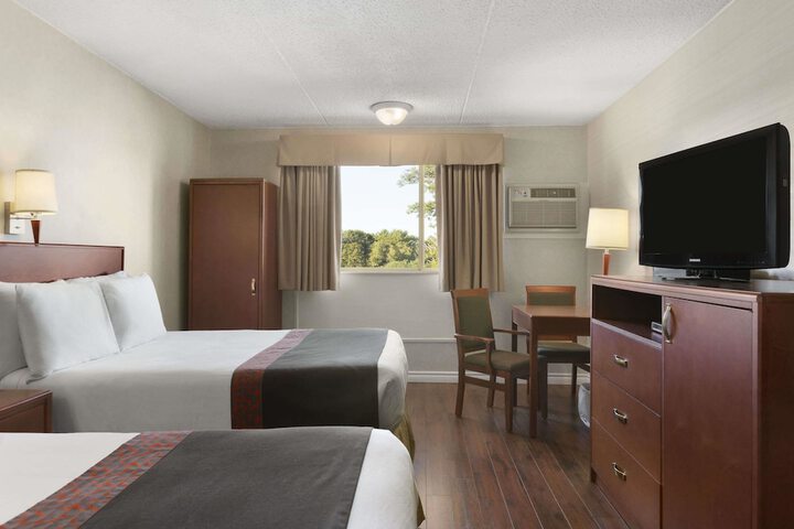 Room 6 of 24