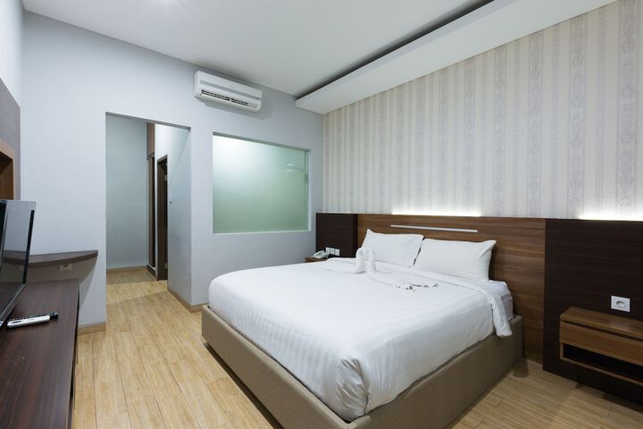 Room 14 of 104