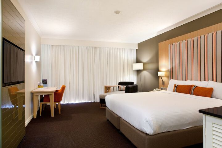 Room 3 of 100