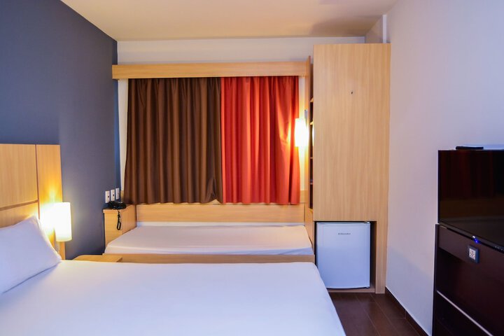 Room 11 of 37
