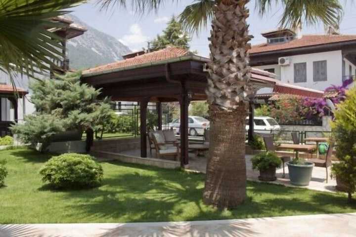 Hotel Exterior 17 of 28